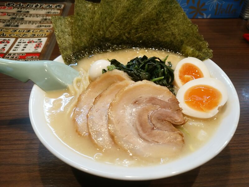 「吟屋佐倉店」豚骨醤油ラーメン