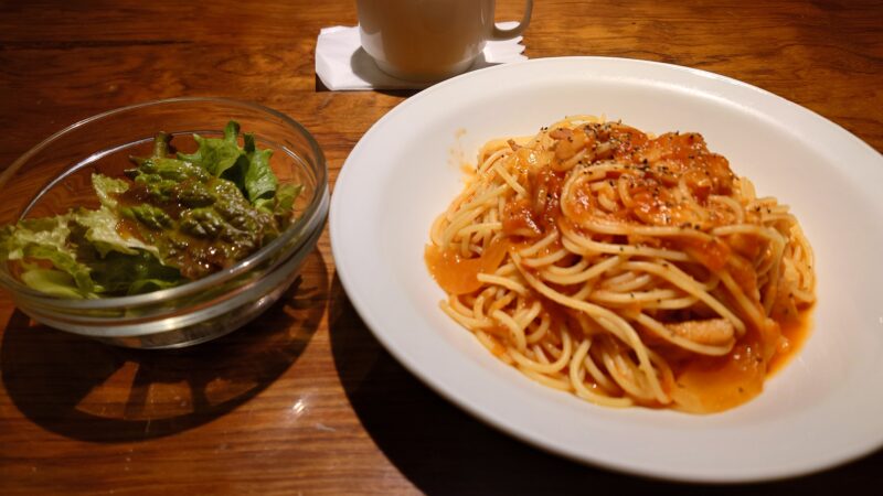 新木場NECセンタービル内レストラン「パレット」ランチ、ベーコンとトマトスースのパスタ