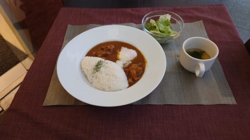 新木場NECセンタービル内レストラン「パレット」ランチ、チキンカレー温玉ぞえ